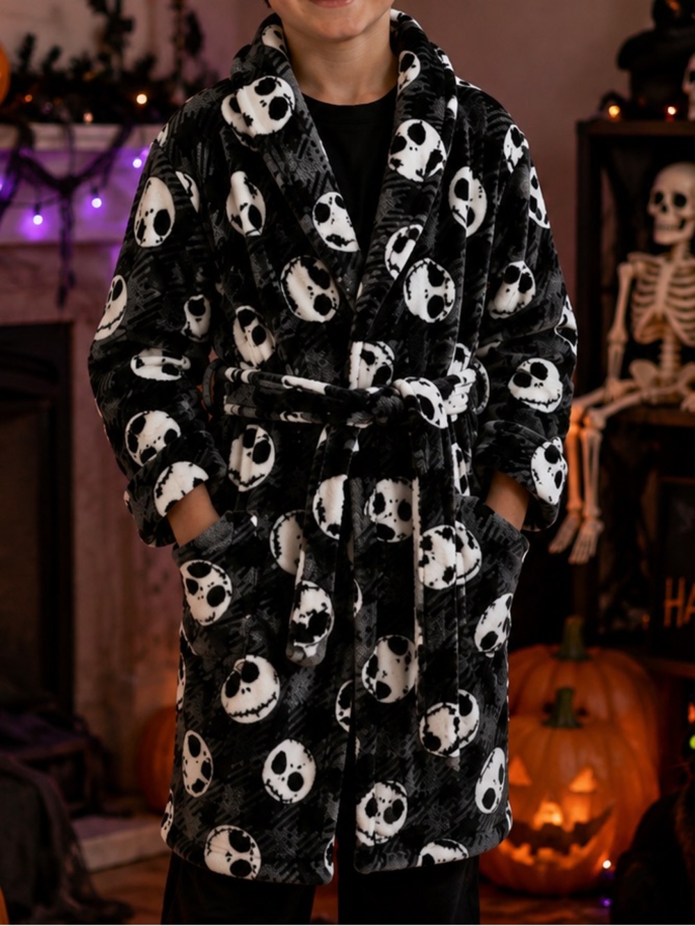 NWOT Disney Nightmare Before Christmas Plush Bathrobe 
Kid SZ S (6/7)